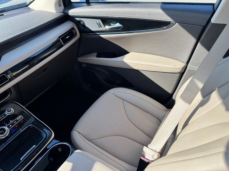 Lincoln Nautilus Vehicle Full-screen Gallery Image 11