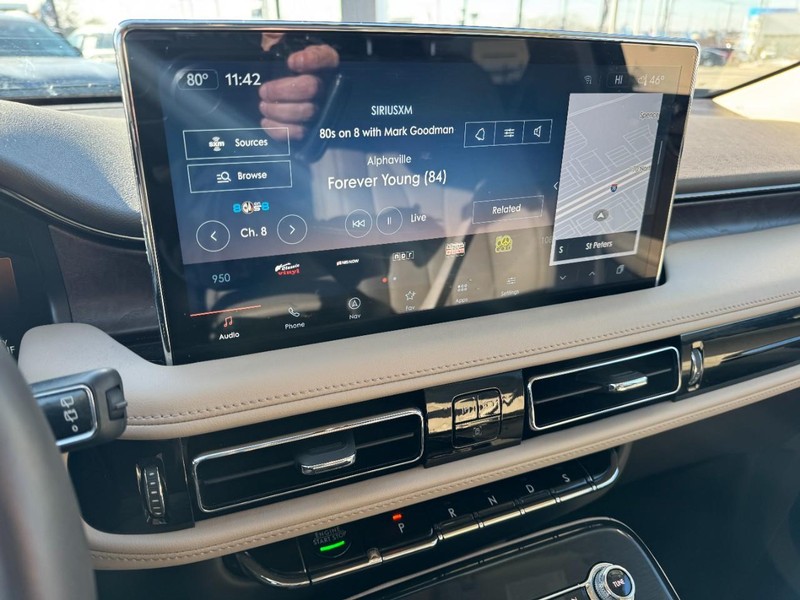 Lincoln Nautilus Vehicle Full-screen Gallery Image 14