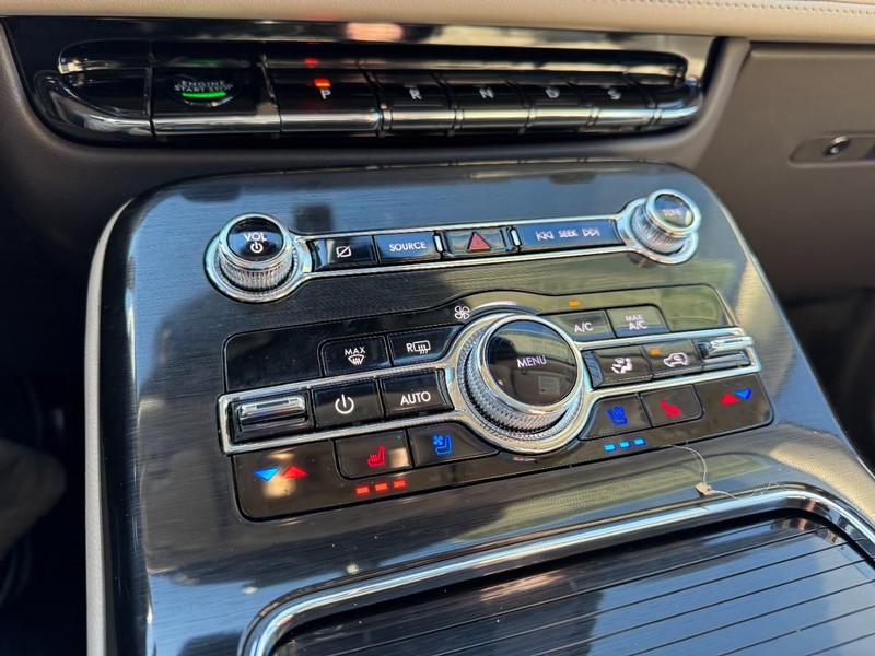 Lincoln Nautilus Vehicle Full-screen Gallery Image 15