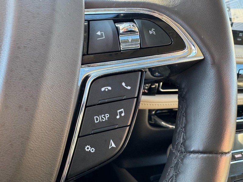 Lincoln Nautilus Vehicle Full-screen Gallery Image 17