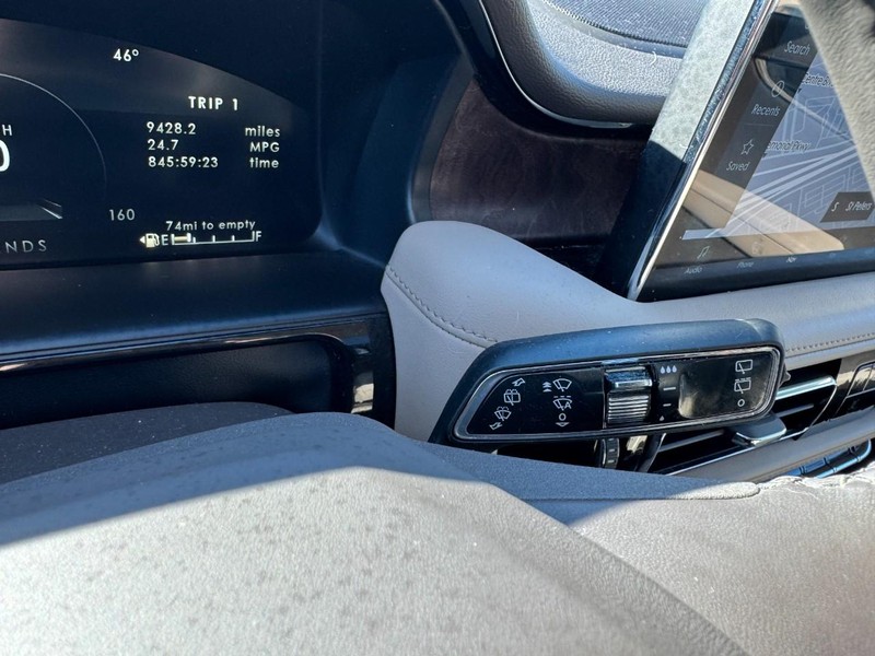 Lincoln Nautilus Vehicle Full-screen Gallery Image 19