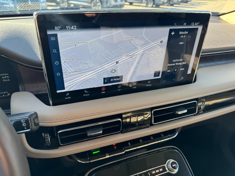 Lincoln Nautilus Vehicle Full-screen Gallery Image 21