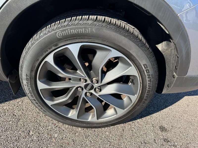 Lincoln Nautilus Vehicle Full-screen Gallery Image 25