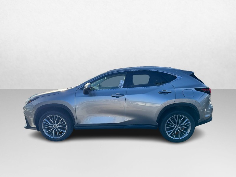 Lexus NX Vehicle Full-screen Gallery Image 08