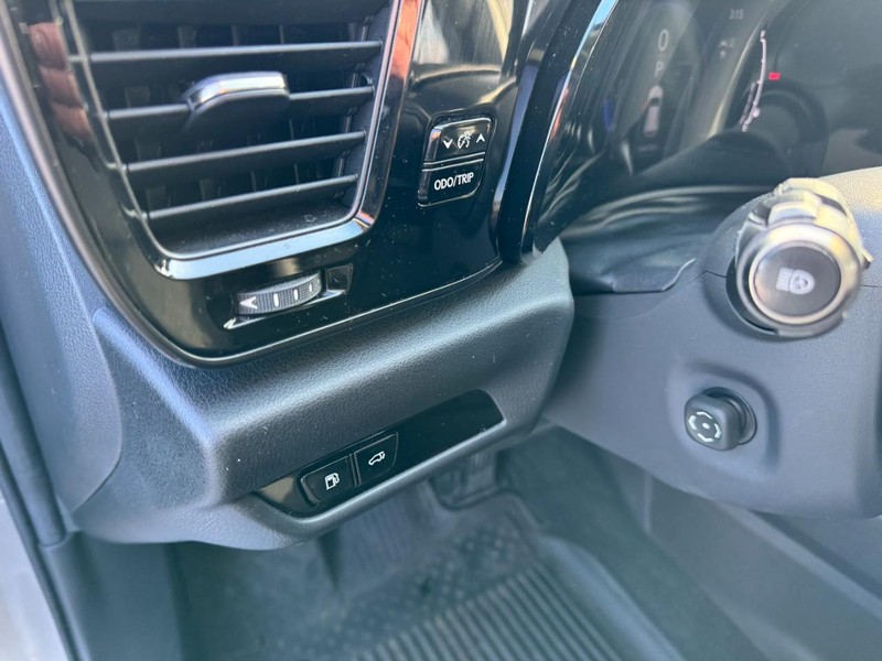 Lexus NX Vehicle Full-screen Gallery Image 11