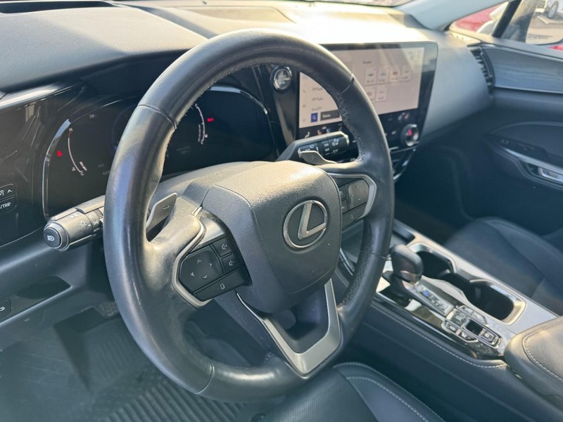 Lexus NX Vehicle Full-screen Gallery Image 12