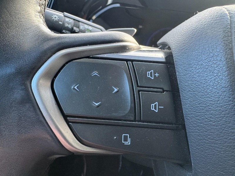 Lexus NX Vehicle Full-screen Gallery Image 15