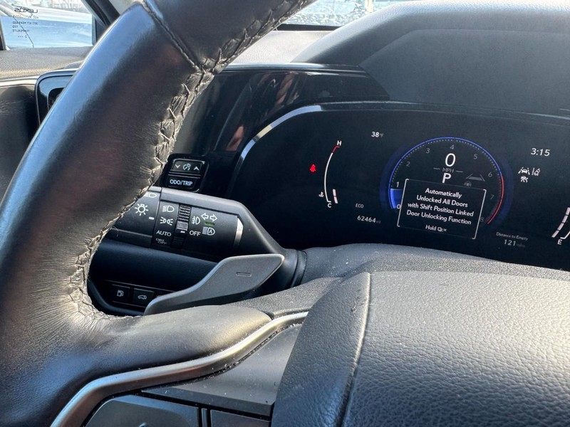 Lexus NX Vehicle Full-screen Gallery Image 17