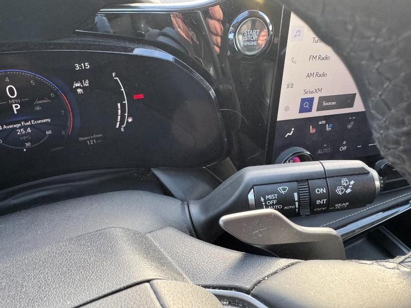 Lexus NX Vehicle Full-screen Gallery Image 18