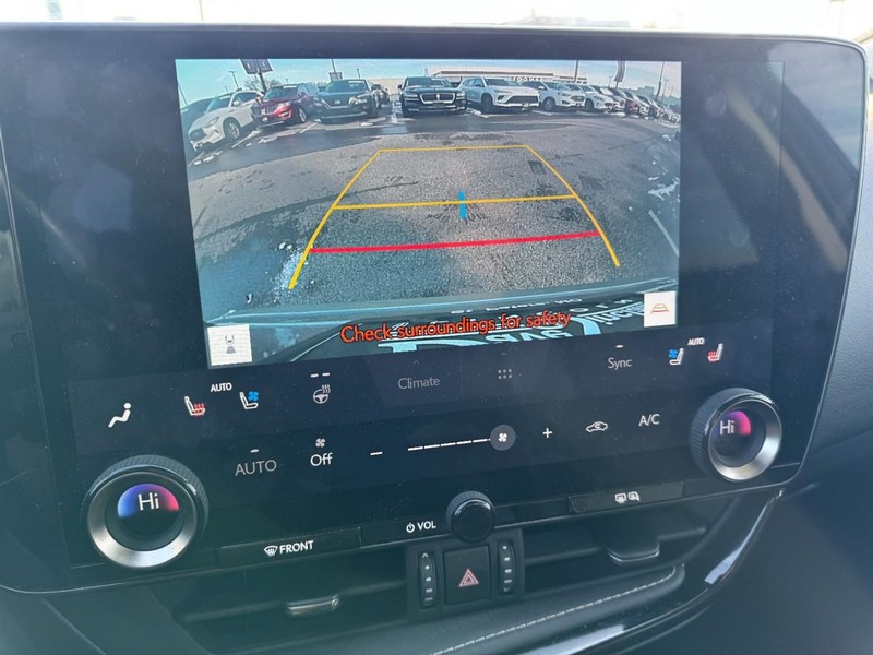 Lexus NX Vehicle Full-screen Gallery Image 21