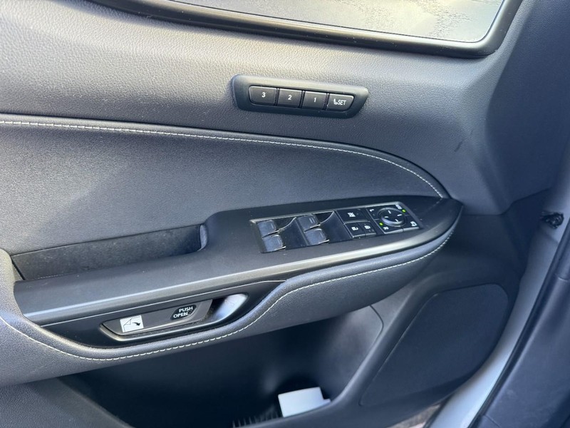 Lexus NX Vehicle Full-screen Gallery Image 22