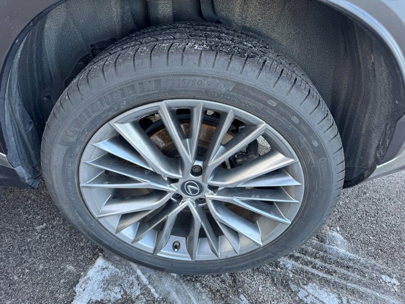 Lexus NX Vehicle Full-screen Gallery Image 24