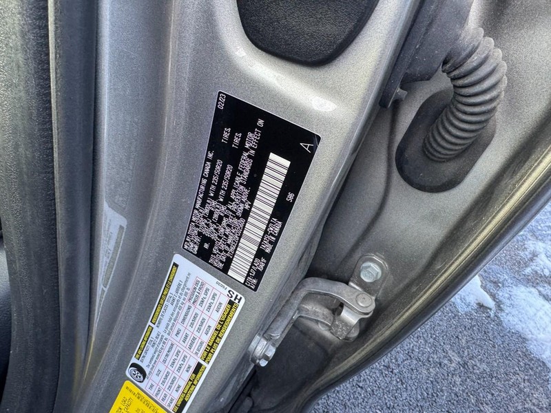 Lexus NX Vehicle Full-screen Gallery Image 25