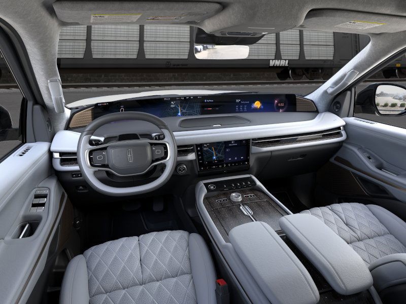 Lincoln Navigator L Vehicle Full-screen Gallery Image 09