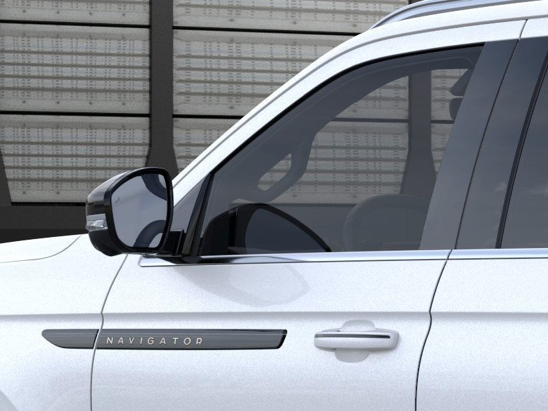 Lincoln Navigator L Vehicle Full-screen Gallery Image 20