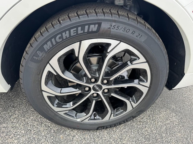 Lincoln Nautilus Vehicle Full-screen Gallery Image 27