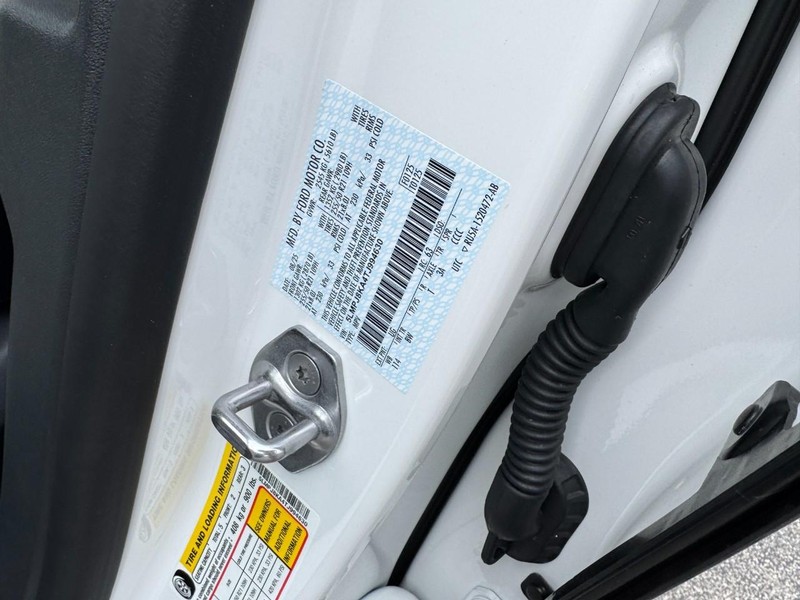 Lincoln Nautilus Vehicle Full-screen Gallery Image 28