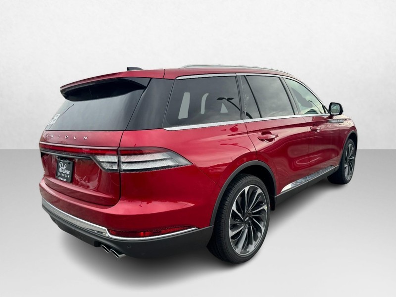 Lincoln Aviator Vehicle Full-screen Gallery Image 05