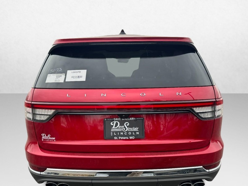 Lincoln Aviator Vehicle Full-screen Gallery Image 06