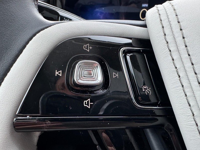 Lincoln Aviator Vehicle Full-screen Gallery Image 18