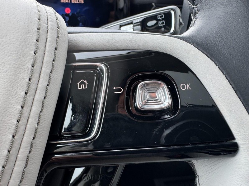 Lincoln Aviator Vehicle Full-screen Gallery Image 19