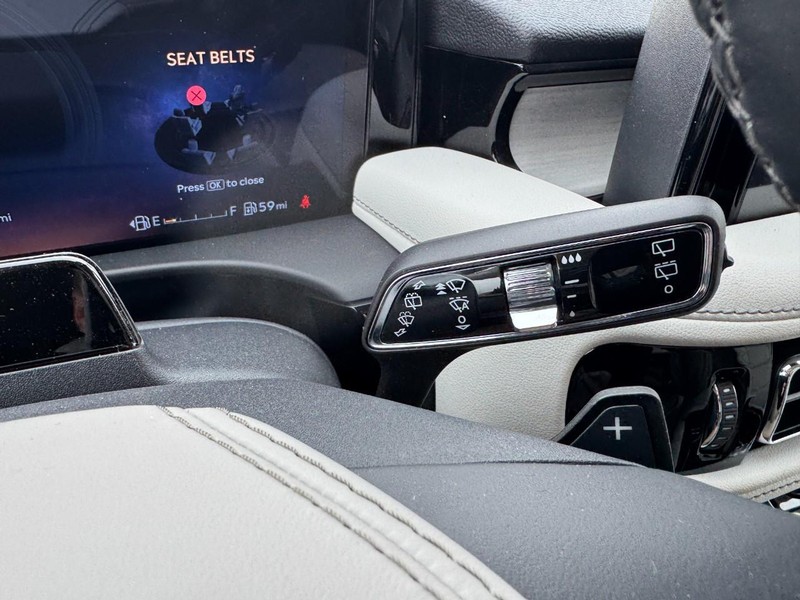 Lincoln Aviator Vehicle Full-screen Gallery Image 21