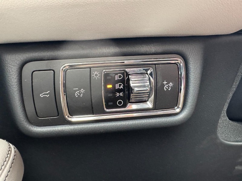 Lincoln Aviator Vehicle Full-screen Gallery Image 22