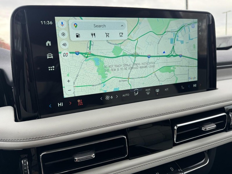 Lincoln Aviator Vehicle Full-screen Gallery Image 23