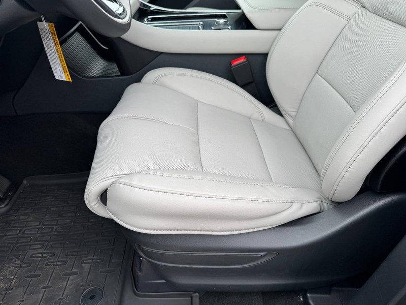 Lincoln Aviator Vehicle Full-screen Gallery Image 26