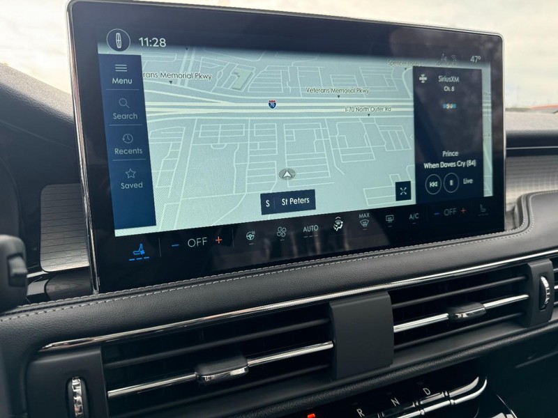 Lincoln Corsair Vehicle Full-screen Gallery Image 23