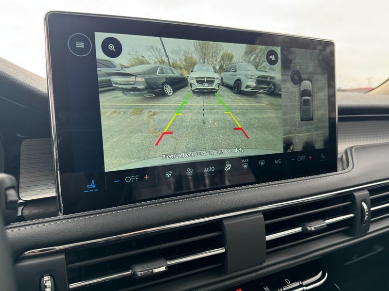 Lincoln Corsair Vehicle Full-screen Gallery Image 24