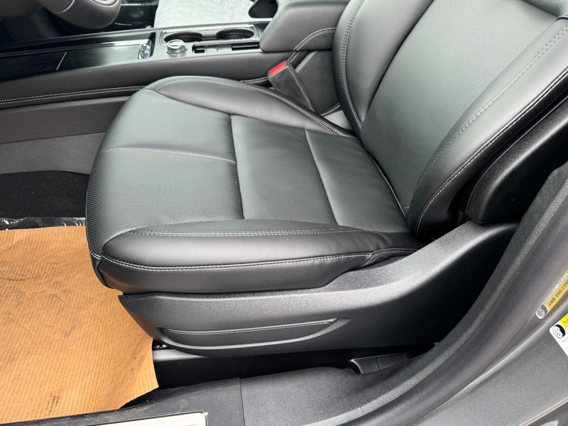 Lincoln Corsair Vehicle Full-screen Gallery Image 26