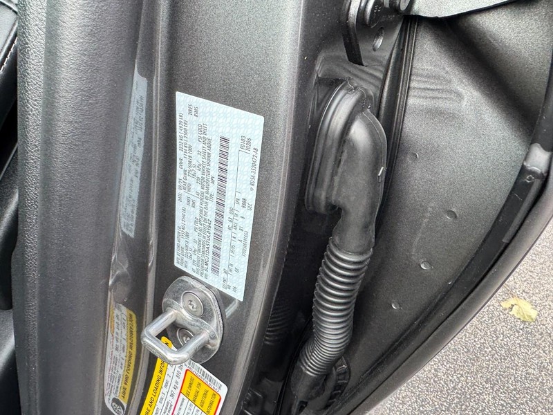 Lincoln Corsair Vehicle Full-screen Gallery Image 28