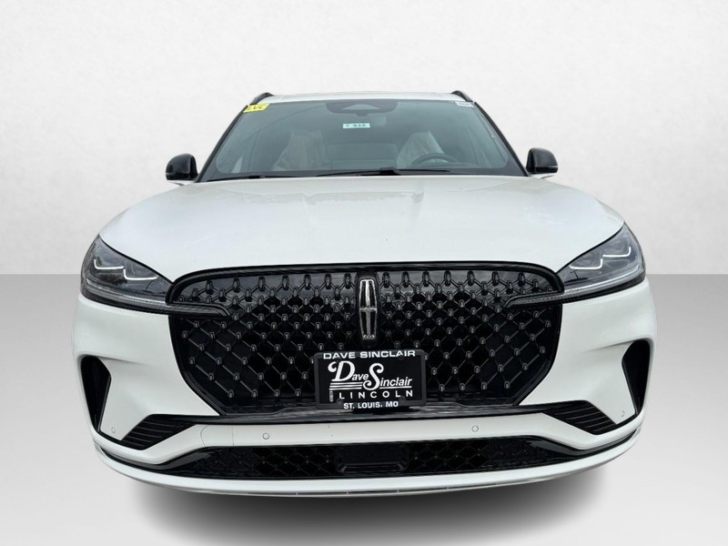 Lincoln Aviator Vehicle Full-screen Gallery Image 02