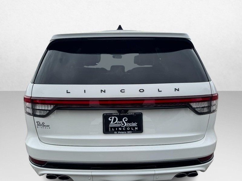 Lincoln Aviator Vehicle Full-screen Gallery Image 06