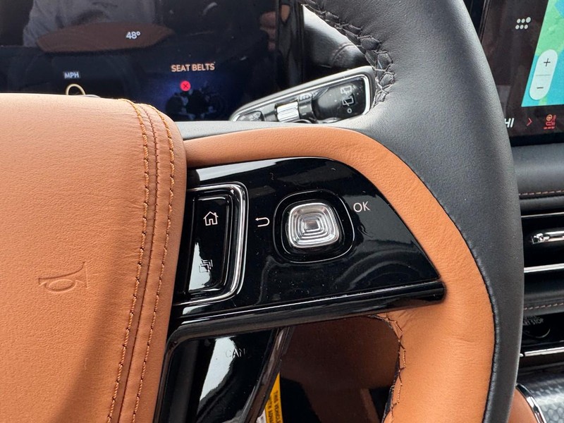 Lincoln Aviator Vehicle Full-screen Gallery Image 19