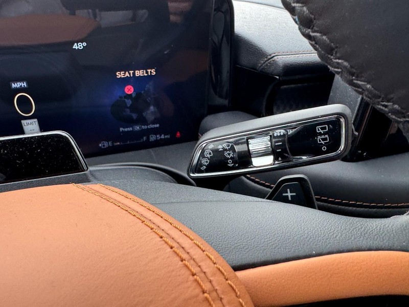 Lincoln Aviator Vehicle Full-screen Gallery Image 21