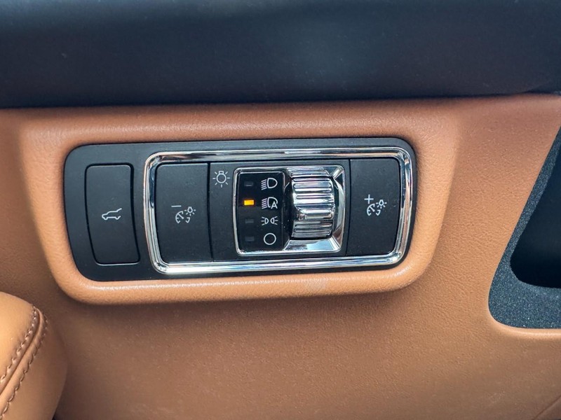 Lincoln Aviator Vehicle Full-screen Gallery Image 22