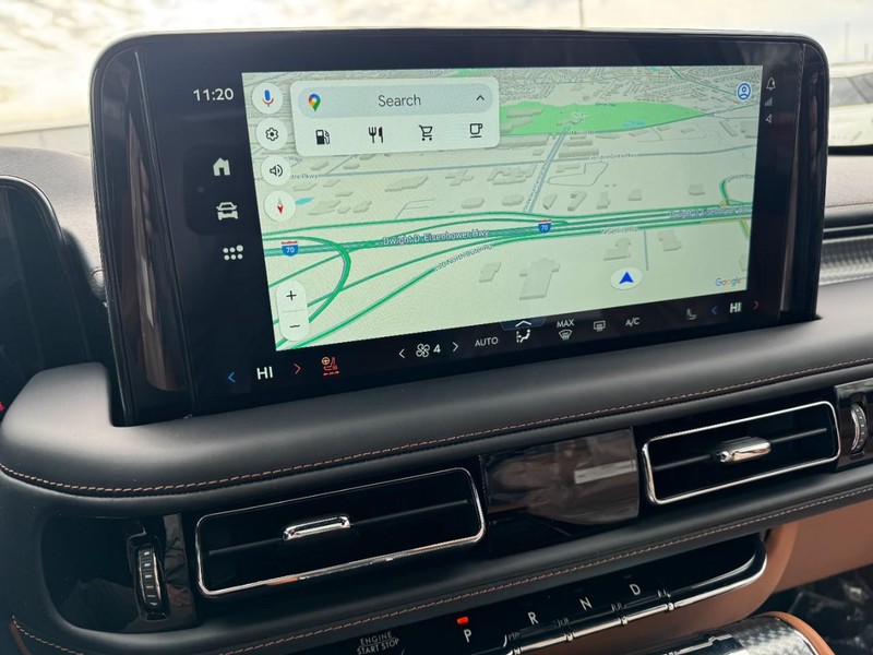 Lincoln Aviator Vehicle Full-screen Gallery Image 23