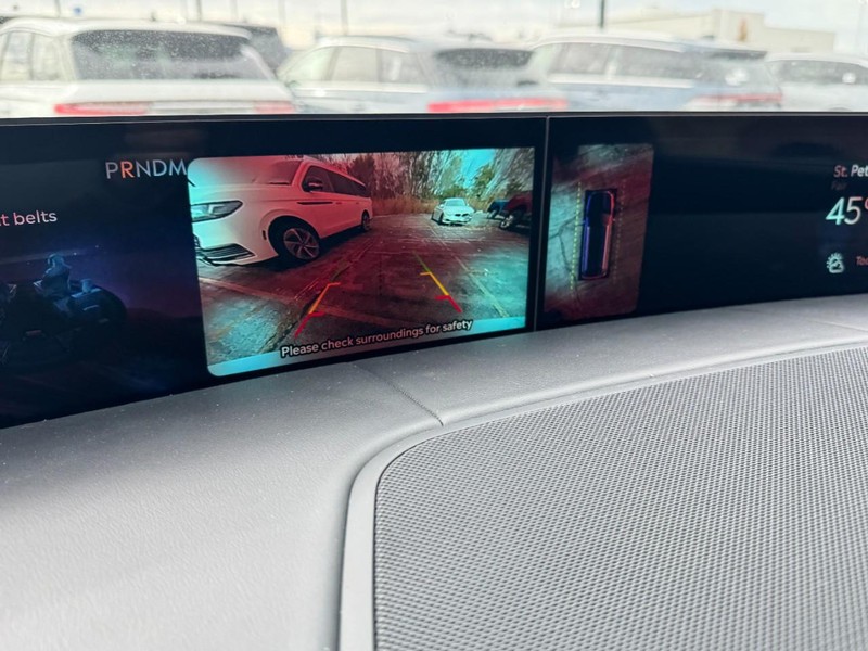 Lincoln Navigator L Vehicle Full-screen Gallery Image 24