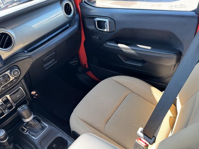 Jeep Wrangler Unlimited Vehicle Full-screen Gallery Image 11