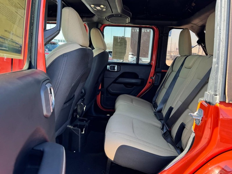 Jeep Wrangler Unlimited Vehicle Full-screen Gallery Image 12