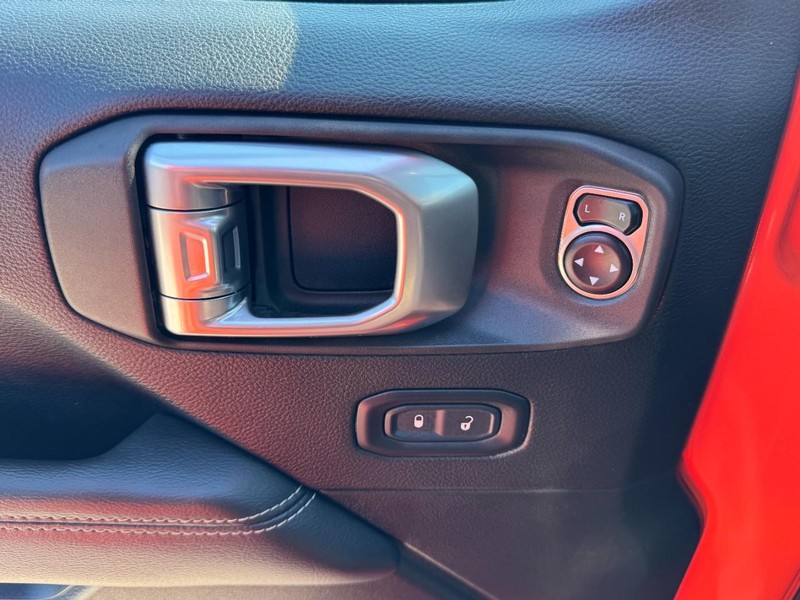 Jeep Wrangler Unlimited Vehicle Full-screen Gallery Image 23