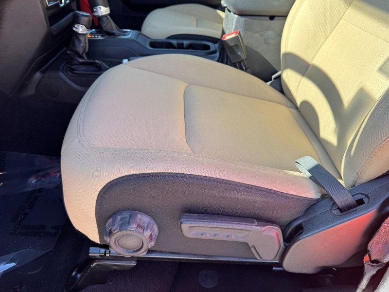 Jeep Wrangler Unlimited Vehicle Full-screen Gallery Image 24