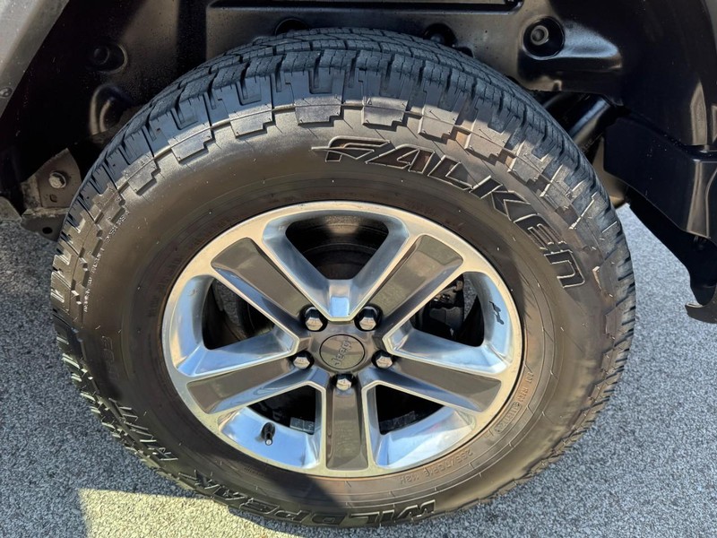 Jeep Wrangler Unlimited Vehicle Full-screen Gallery Image 25