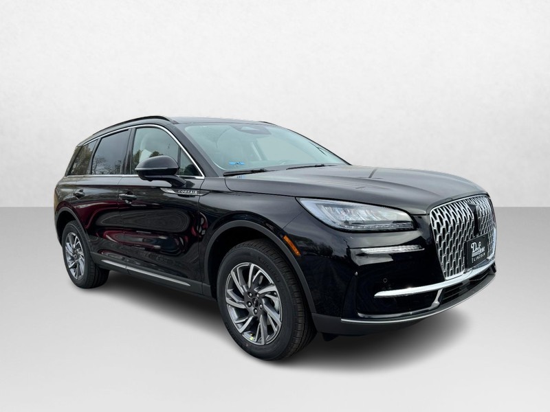 Lincoln Corsair Vehicle Full-screen Gallery Image 03