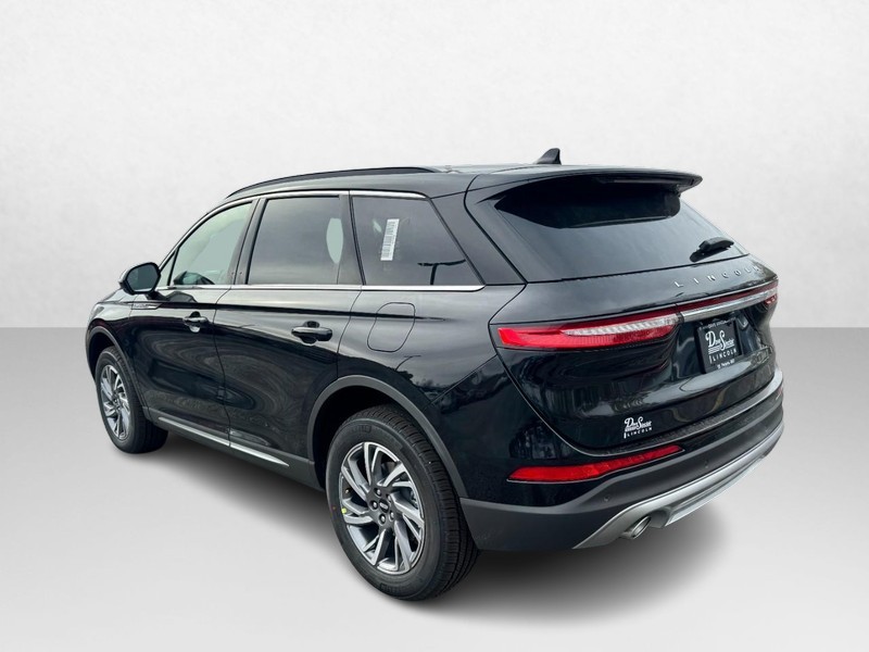 Lincoln Corsair Vehicle Full-screen Gallery Image 07