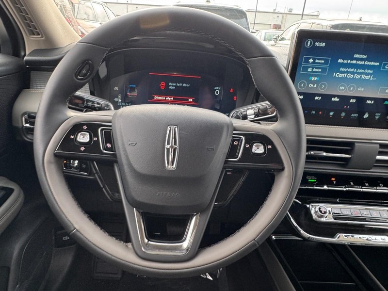 Lincoln Corsair Vehicle Full-screen Gallery Image 10