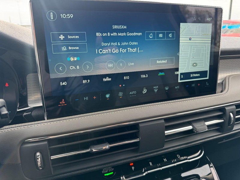 Lincoln Corsair Vehicle Full-screen Gallery Image 16