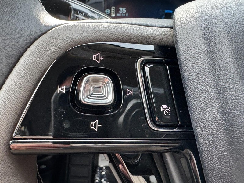 Lincoln Corsair Vehicle Full-screen Gallery Image 18